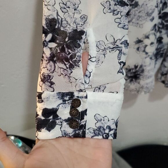 Free People Romper with Button Down Back and Long Sheer Sleeves Size S - Picture 9 of 16